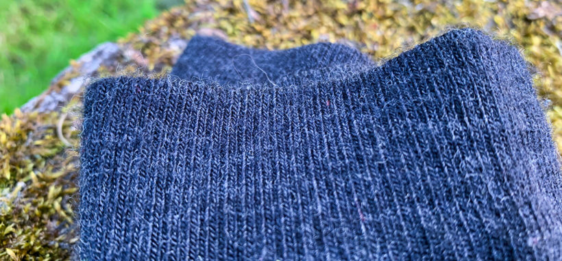 Meine Socken aus Merinowolle sind extrem weich und fühlen sich auch nach langen Wanderungen im Sommer noch trocken an, da sie die Feuchtigkeit von der Haut weg transportieren.